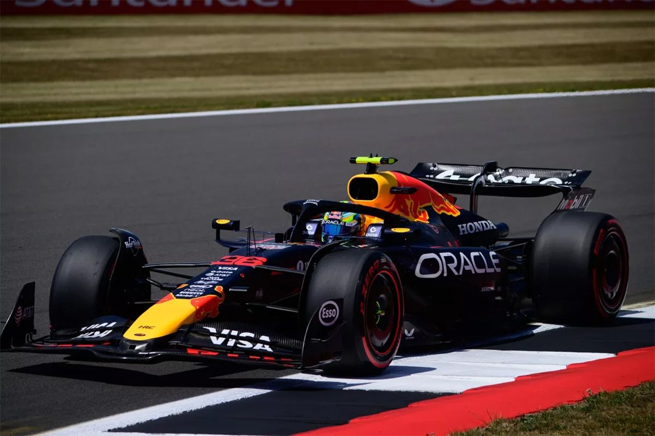 アービッド・リンドブラッド レッドブルF1とムジェロで旧型車テスト実施