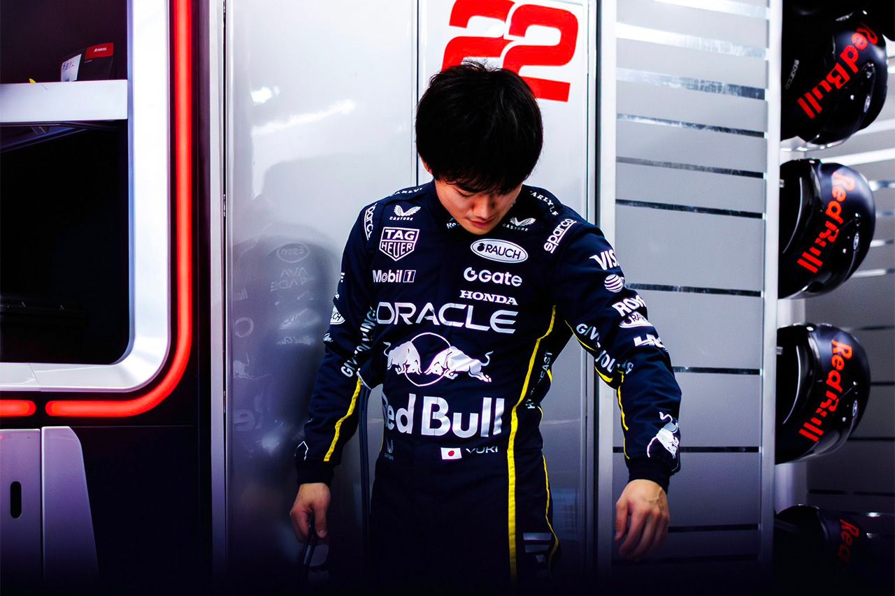 レッドブル F1シンガポールGPで特別なレーシングスーツ