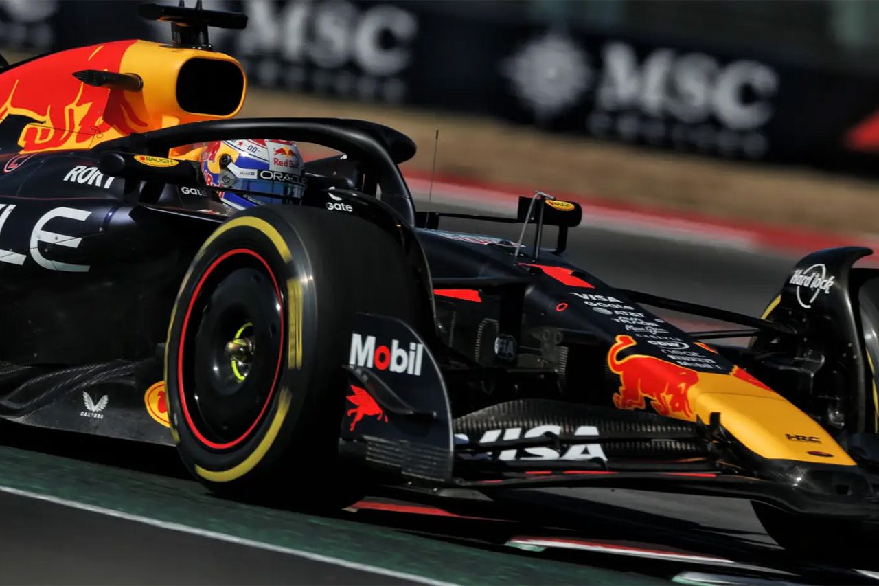 レッドブルF1、マクドナルドとコラボ 角田裕毅&マックス車に“黄金のアーチ”