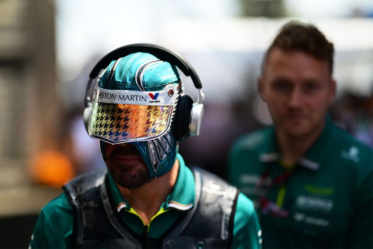 フェルナンド・アロンソに同僚爆笑 F1メキシコGPにルチャマスク姿で登場