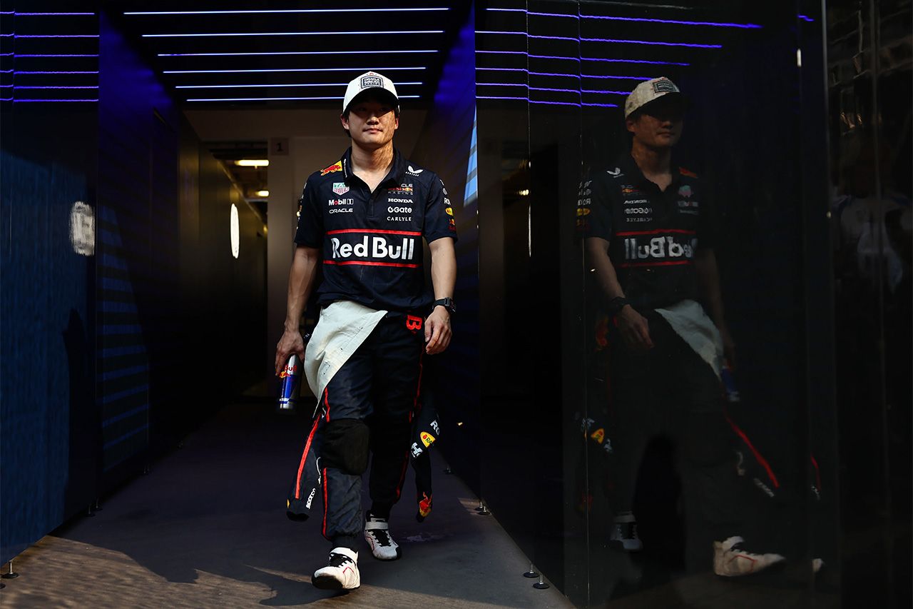 角田裕毅は「フェルスタッペンのF1タイトル争いに貢献できる立場にない」