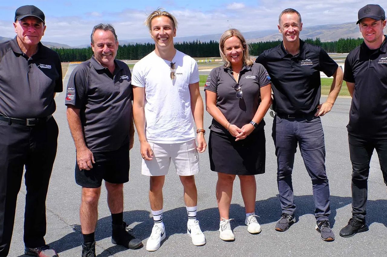 リアム・ローソン、NZでアストンV12ヴァルカン走行 収益は乳がん基金へ