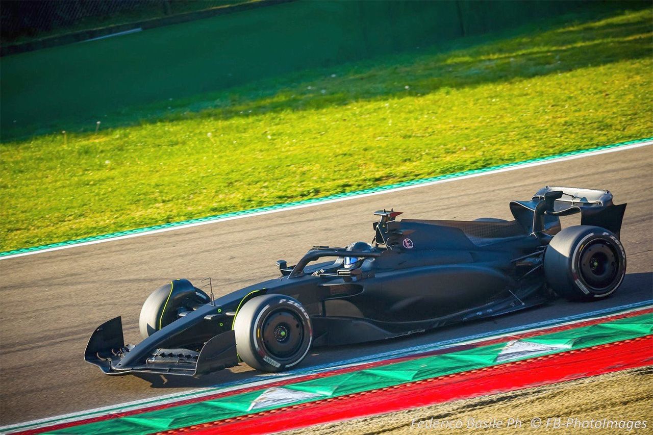 キャデラックF1のテストで登場 “黒いフェラーリ”はシューマッハ以来28年ぶり