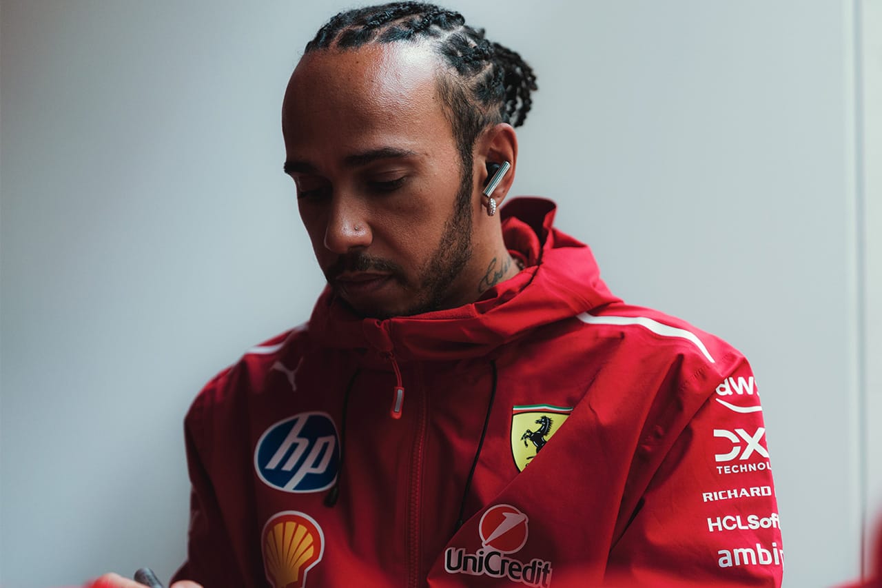 ルイス・ハミルトン フェラーリF1での苦戦は「環境適応の難しさ」とコスタ