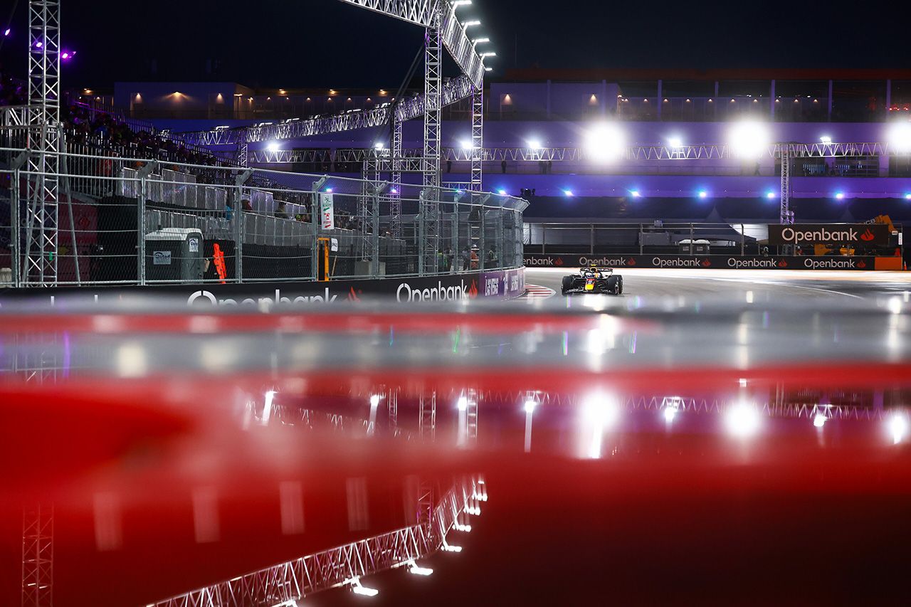 F1ラスベガスGP FP3展開：路面激変で順位急転 マクラーレン沈没の衝撃