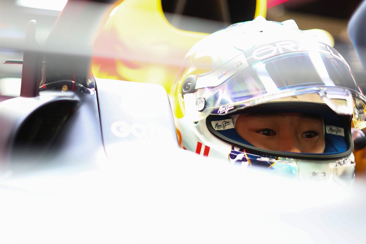 レッドブルF1代表が角田裕毅に謝罪「タイヤプレッシャーにかなり大きなミス」