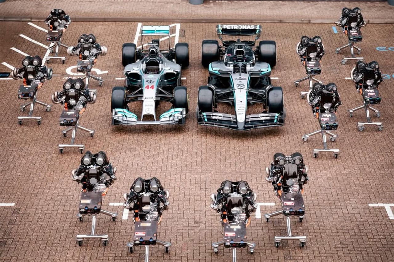 メルセデスF1、ターボハイブリッド時代を象徴するパワーユニット12基を公開