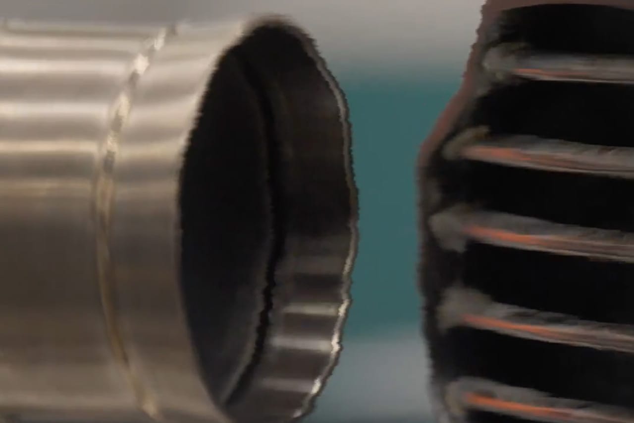 アストンマーティン、ホンダF1エンジン搭載の2026年マシン『AMR26』を初始動