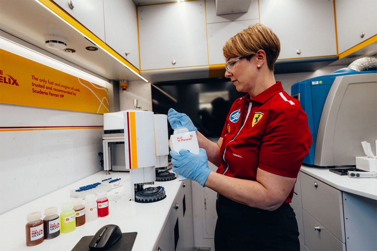 F1レギュレーション スクーデリア・フェラーリ シェル