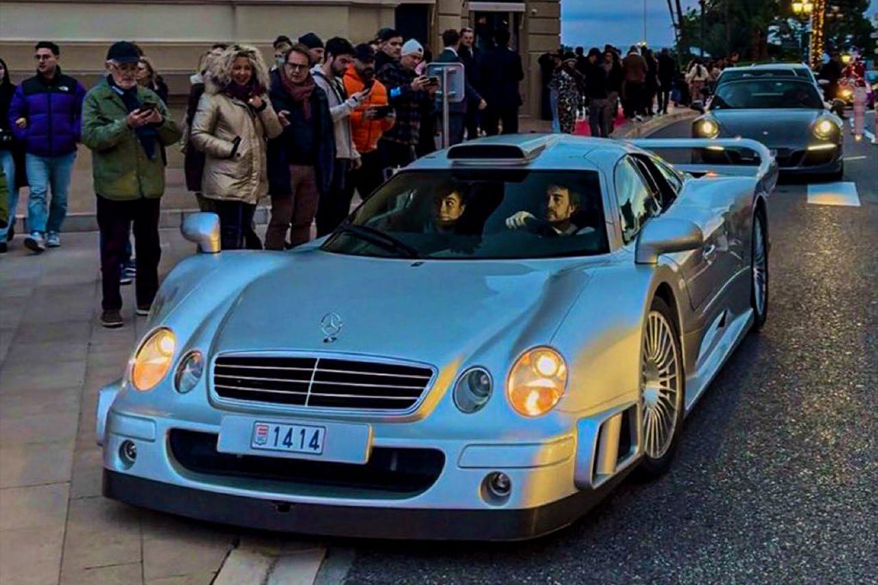 フェルナンド・アロンソが“15億円超”の超希少車メルセデスCLK GTRを披露