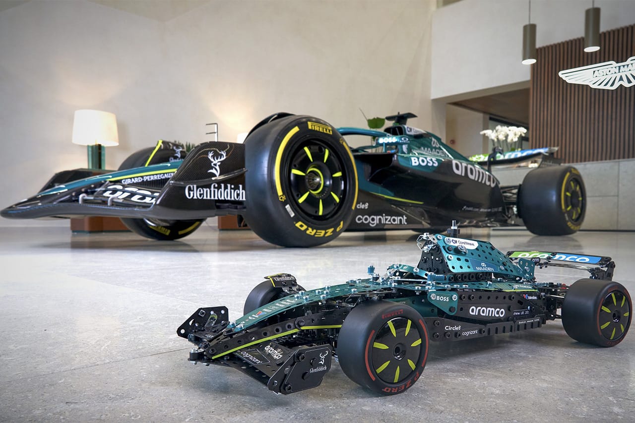 アストンマーティンF1、メカノと世界初の公式モデルを発表