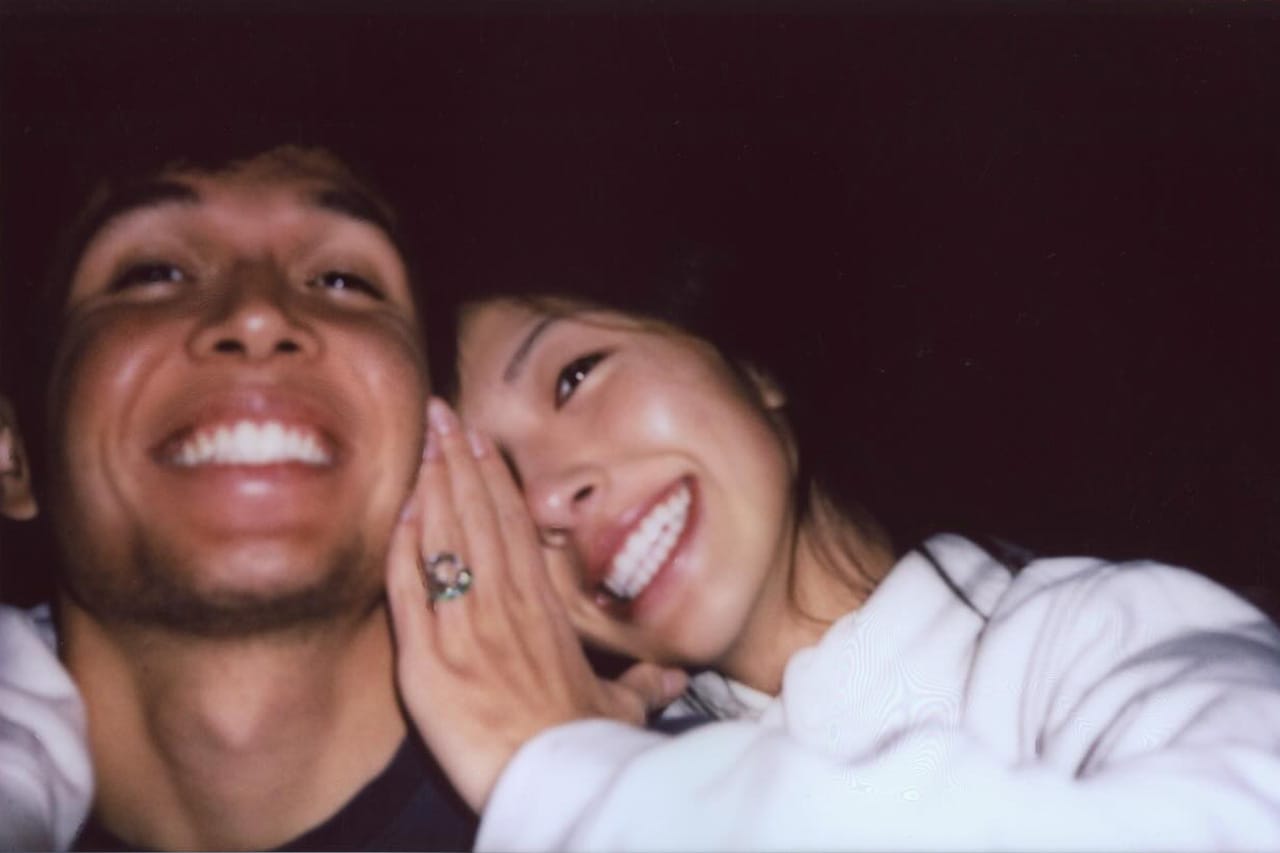 F1：アレクサンダー・アルボン、ゴルフ界のスター ヘ・ムニとの婚約を発表