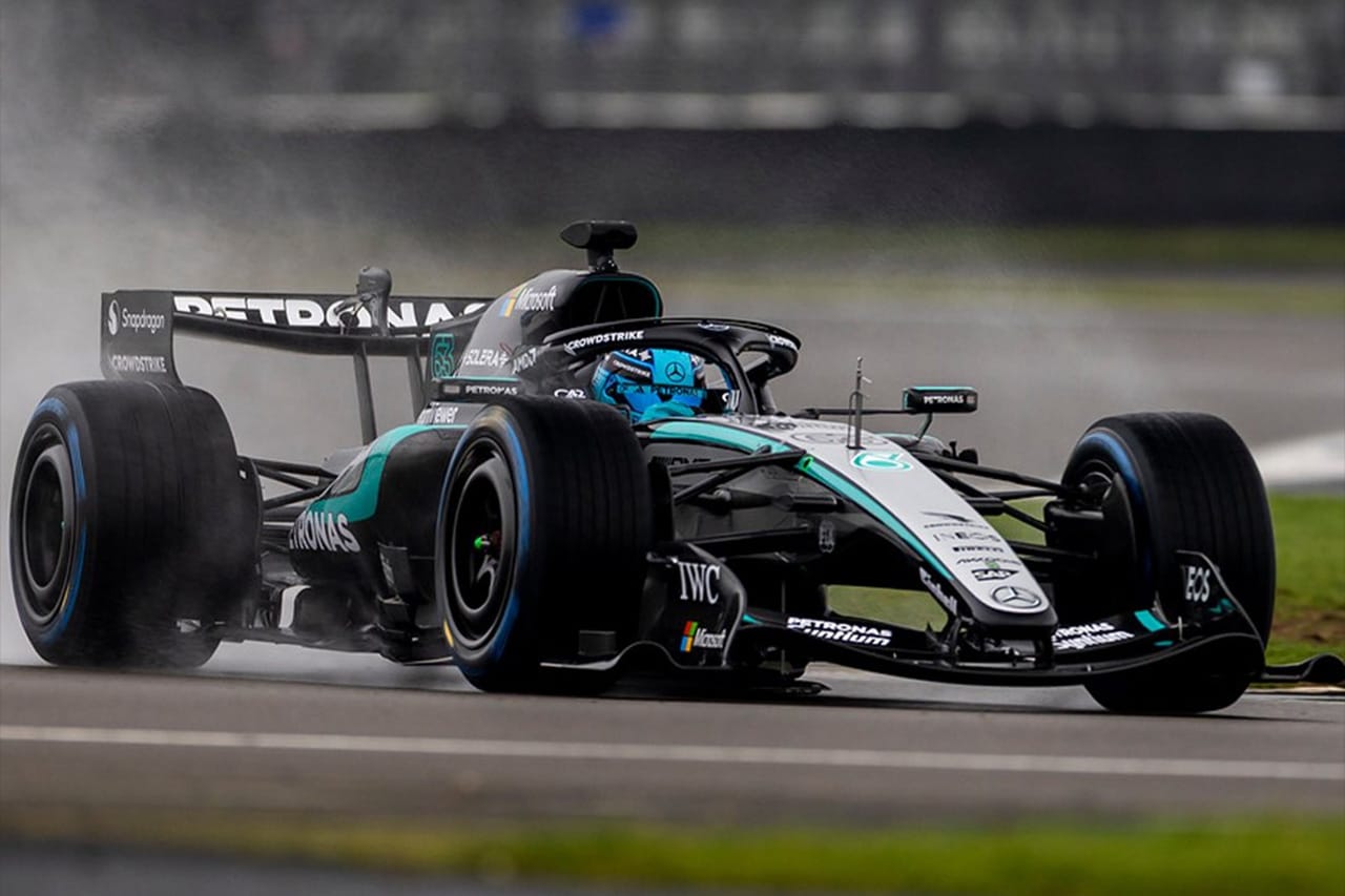 メルセデスF1、2026年F1マシン『W17』のシェイクダウンで200km走破