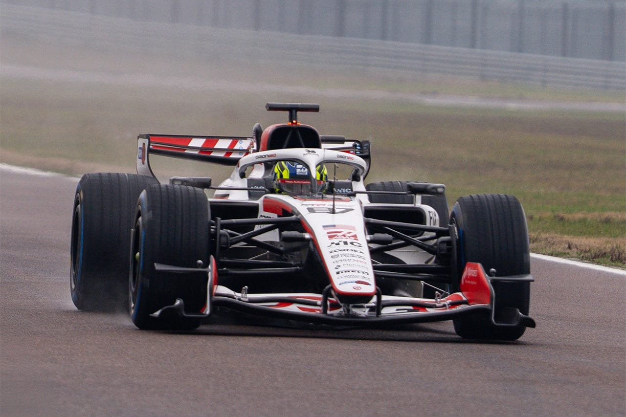 ハースF1チーム、2026年F1マシン『VF-26』をフィオラノでシェイクダウン
