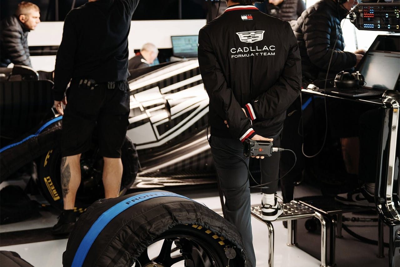 キャデラックF1、ナイキとの提携を示唆？ファンが“足元”に注目