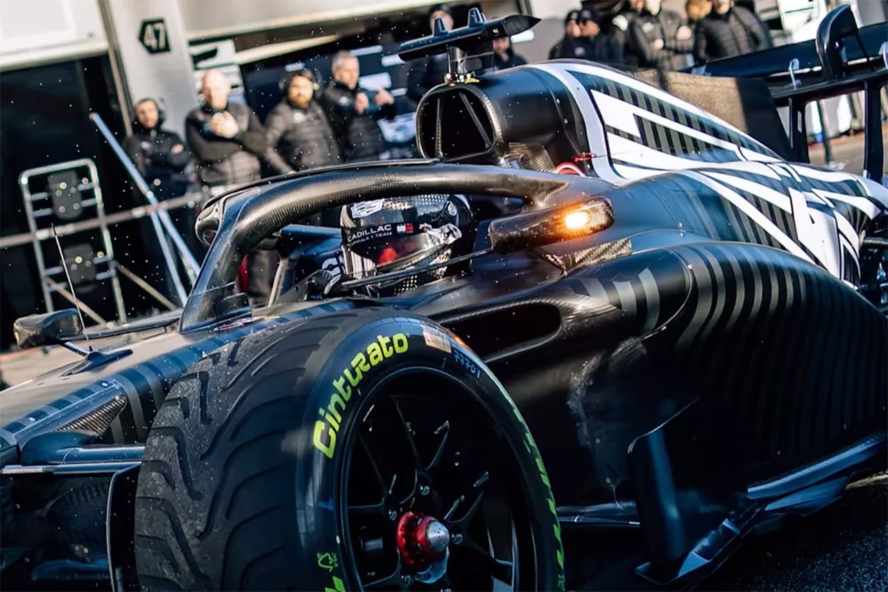 2026年F1レギュレーション、雨天視認性を高めるミラー内LEDを導入