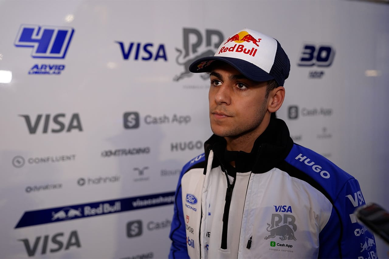 アービッド・リンドブラッド、レーシングブルズF1の収穫強調「想定以上に前進」