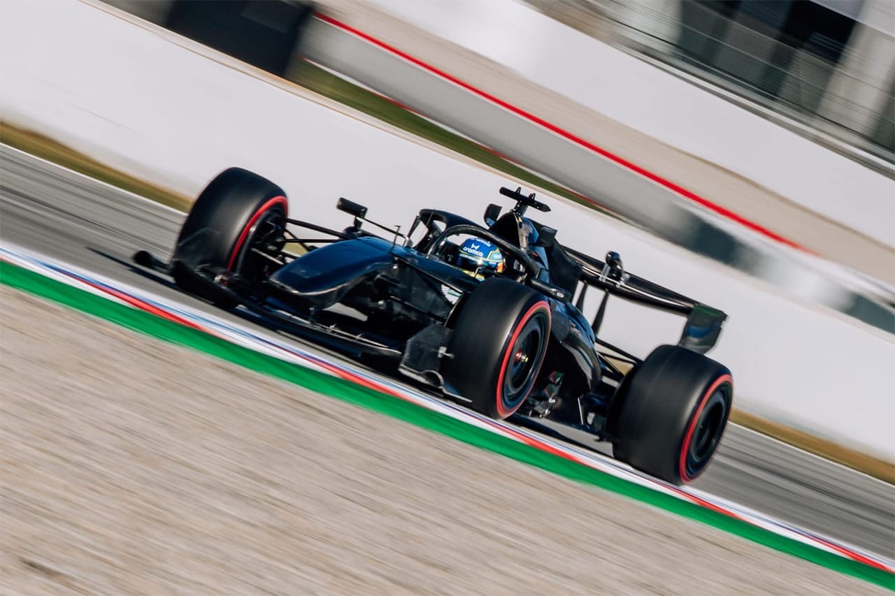 ジョージ・ラッセル、ニューウェイ設計のアストンマーティンF1は「かなり壮観」