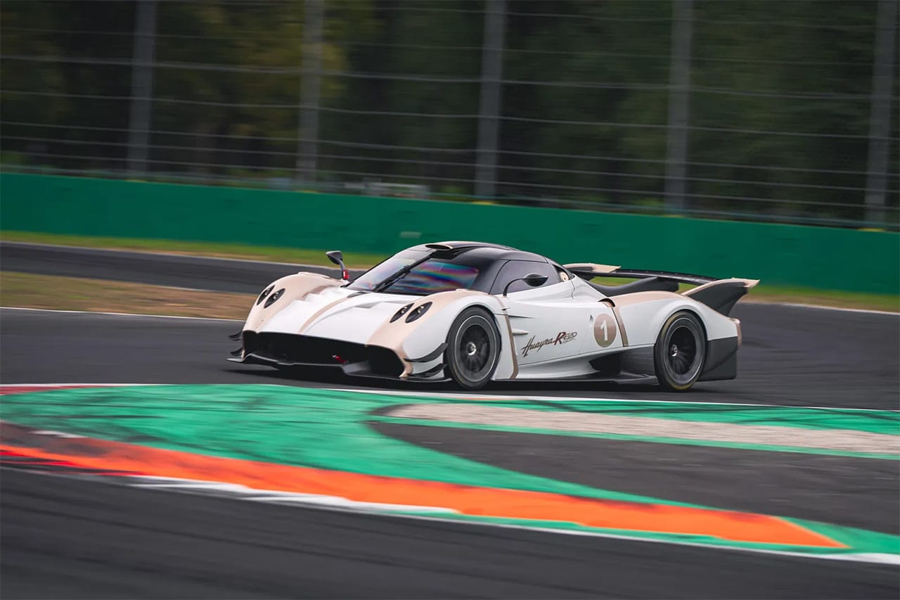 元F1ドライバーが8億円級パガーニをアデレードでドライブ