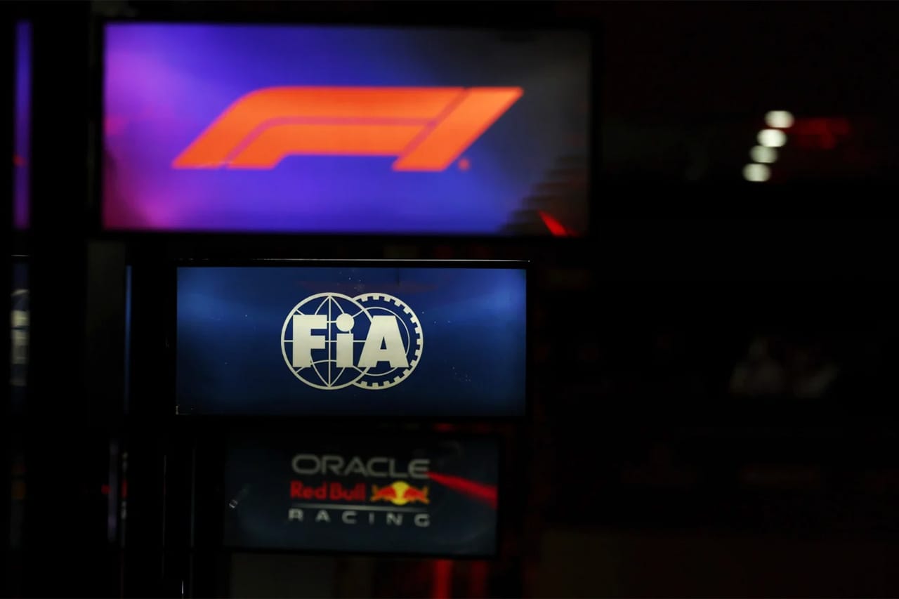 レッドブル、立場転換 メルセデスF1エンジン“抜け穴”問題で他OEM側に合流