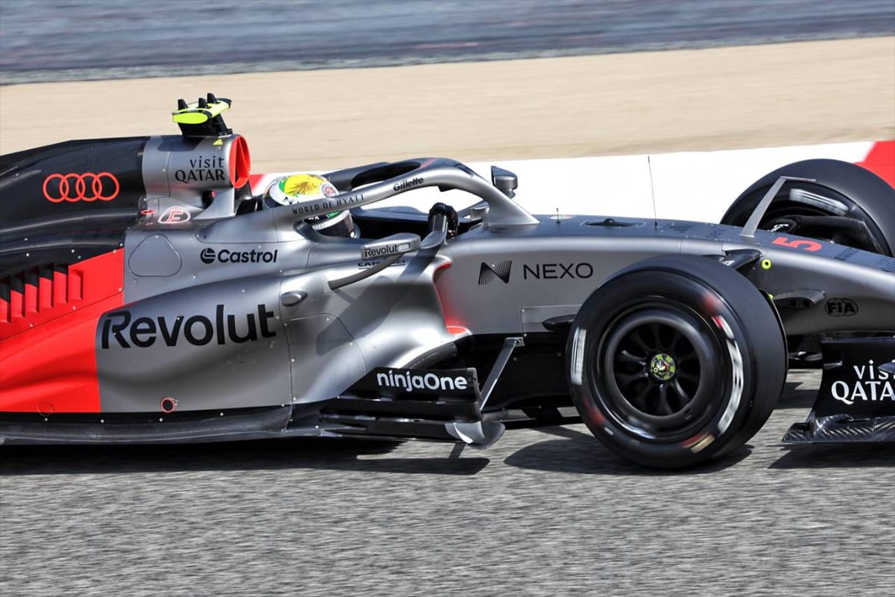 アウディF1、バーレーンテストで“激変R26”公開 極細サイドポッドの衝撃