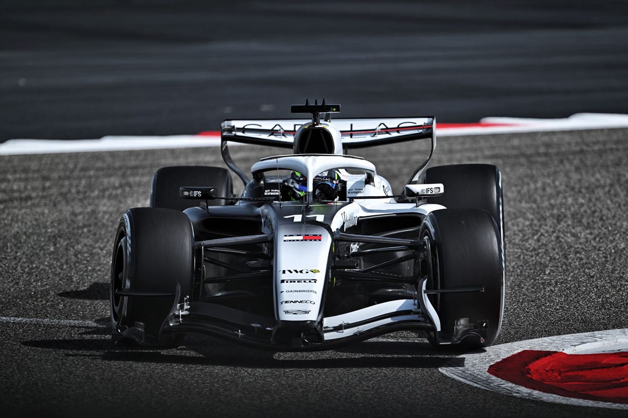 セルジオ・ペレス F1バーレーンテスト2日目の赤旗は「マッピングの問題」