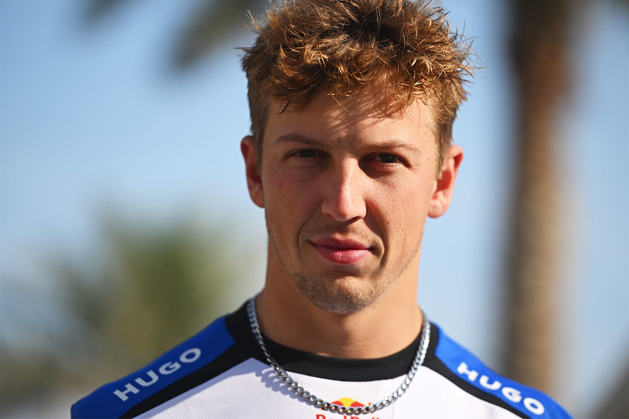 リアム・ローソン レッドブルF1エンジン“1秒差”説を一蹴「そんなに速くない」