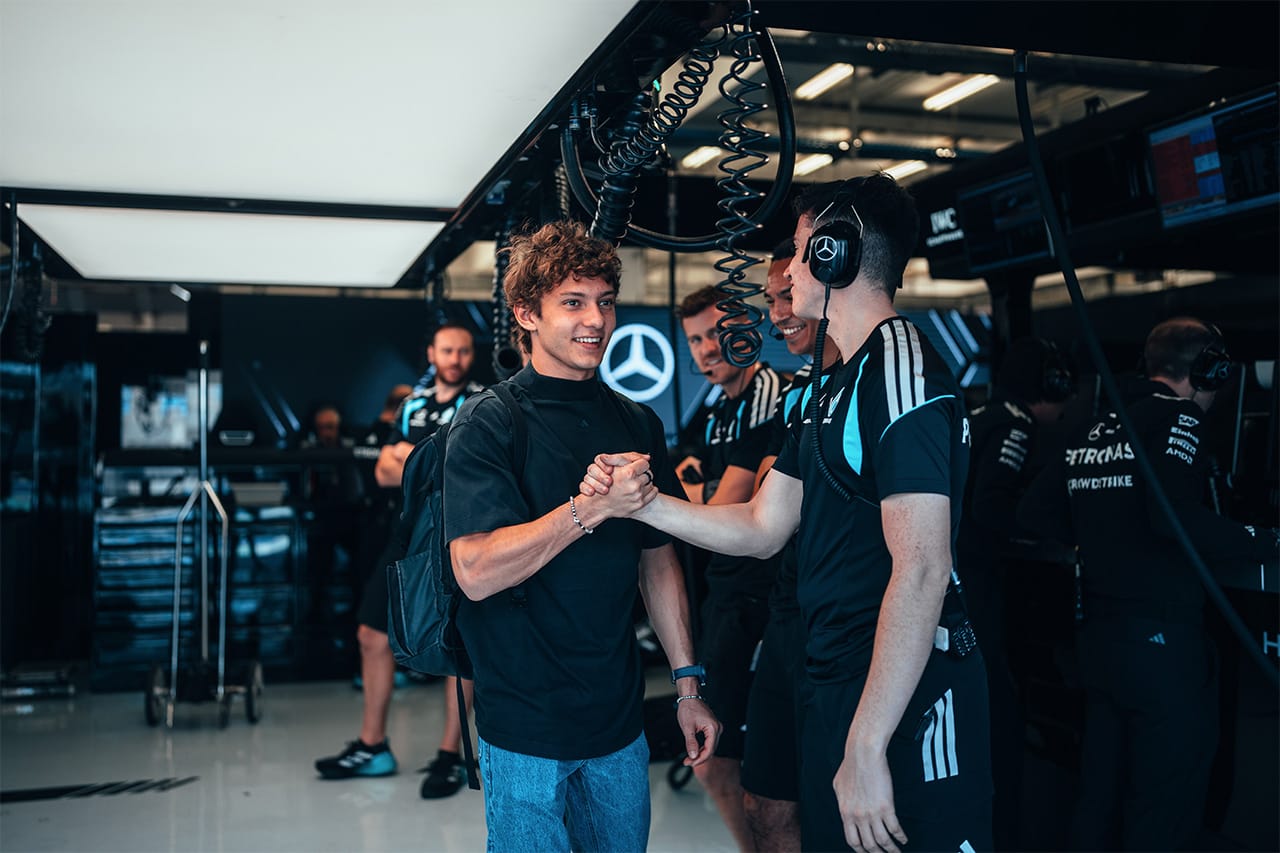 キミ・アントネッリ メルセデスF1社用車での交通事故で免停