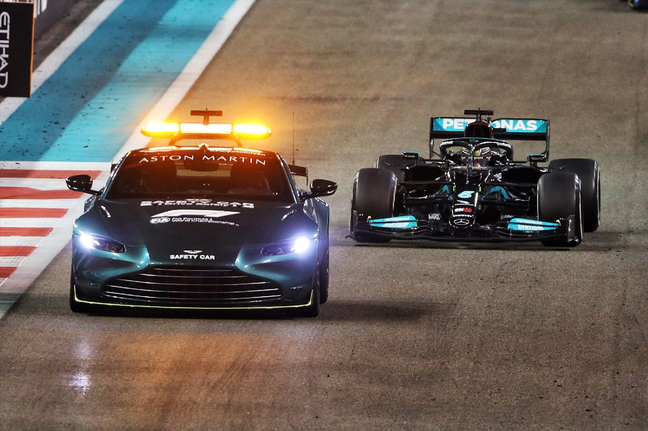 アストンマーティンF1 2021年アブダビGPで物議を醸したセーフティカーを販売