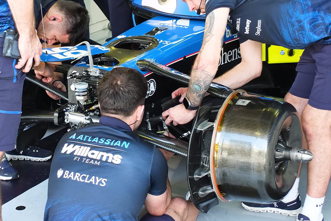 回転式リアウイングに穴あきフロア 2026年F1マシン技術革命の全貌