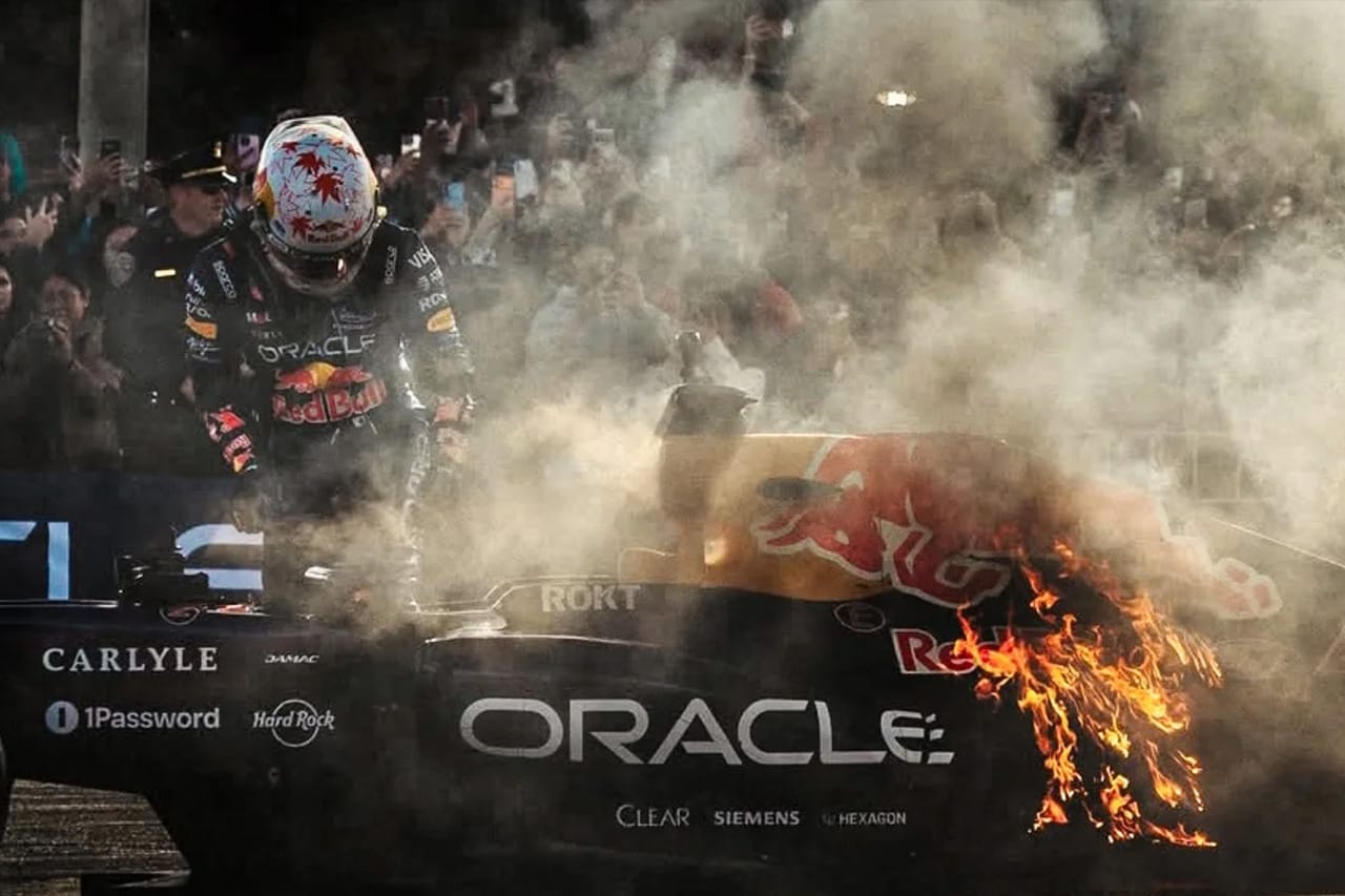 角田裕毅 レッドブルF1ショーランでRB7炎上の原因は「エキゾーストの過熱」