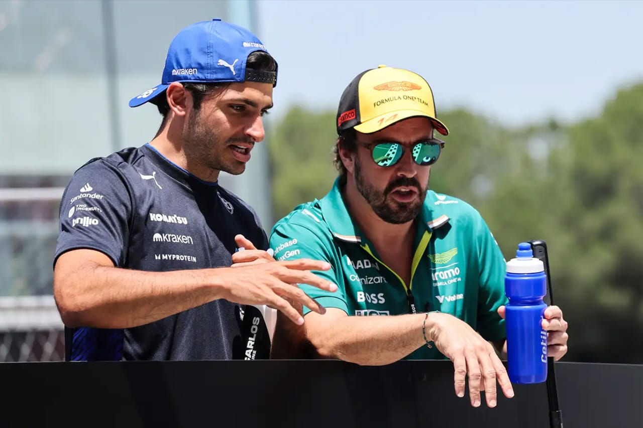 カルロス・サインツJr. アロンソと20分対談 アストンマーティンF1苦境に言及