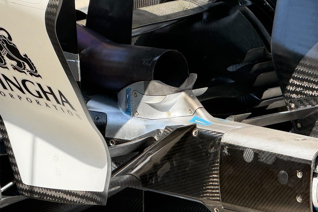 ハースF1チーム 中国GPでフェラーリ型“エキゾーストウイング”を導入