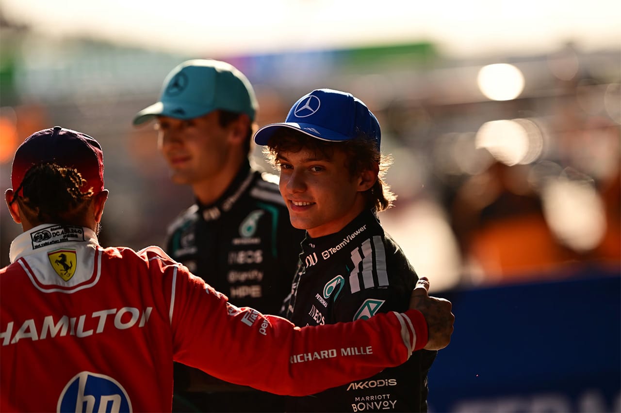 メルセデスF1 中国GP予選 アントネッリ史上最年少ポール「歴史的な瞬間」