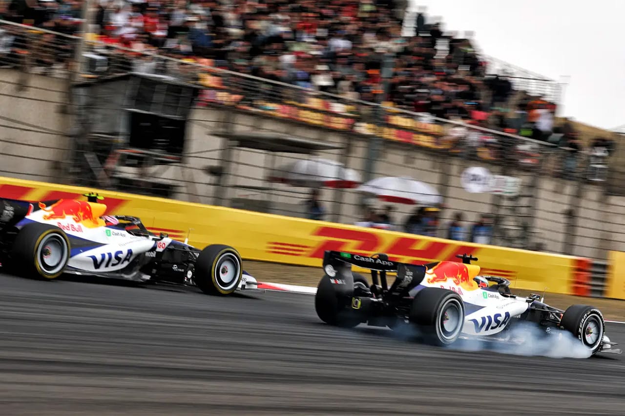 リアム・ローソン F1中国GPで無線「Guys…」の真意 リンドブラッド接近で説明