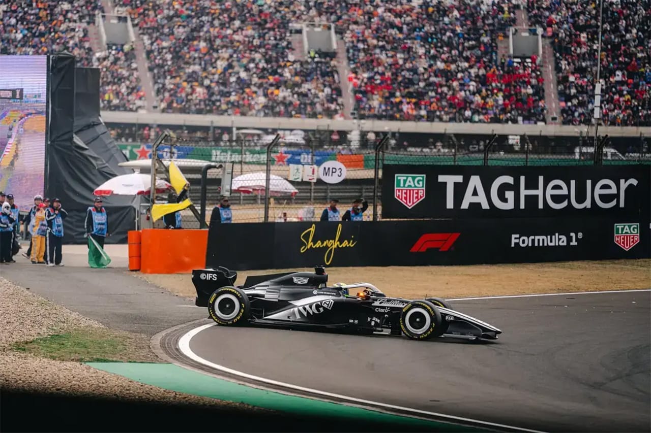 セルジオ・ペレス キャデラックF1同士討ちを謝罪「すべて僕のミスだった」