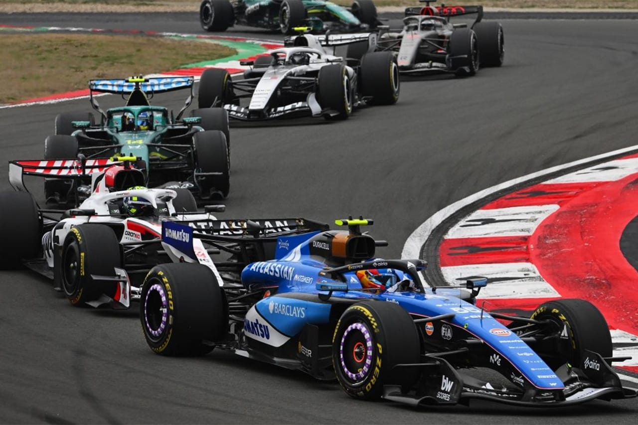 カルロス・サインツJr. F1新防御戦術「オーバーテイクモードトレイン」9位死守