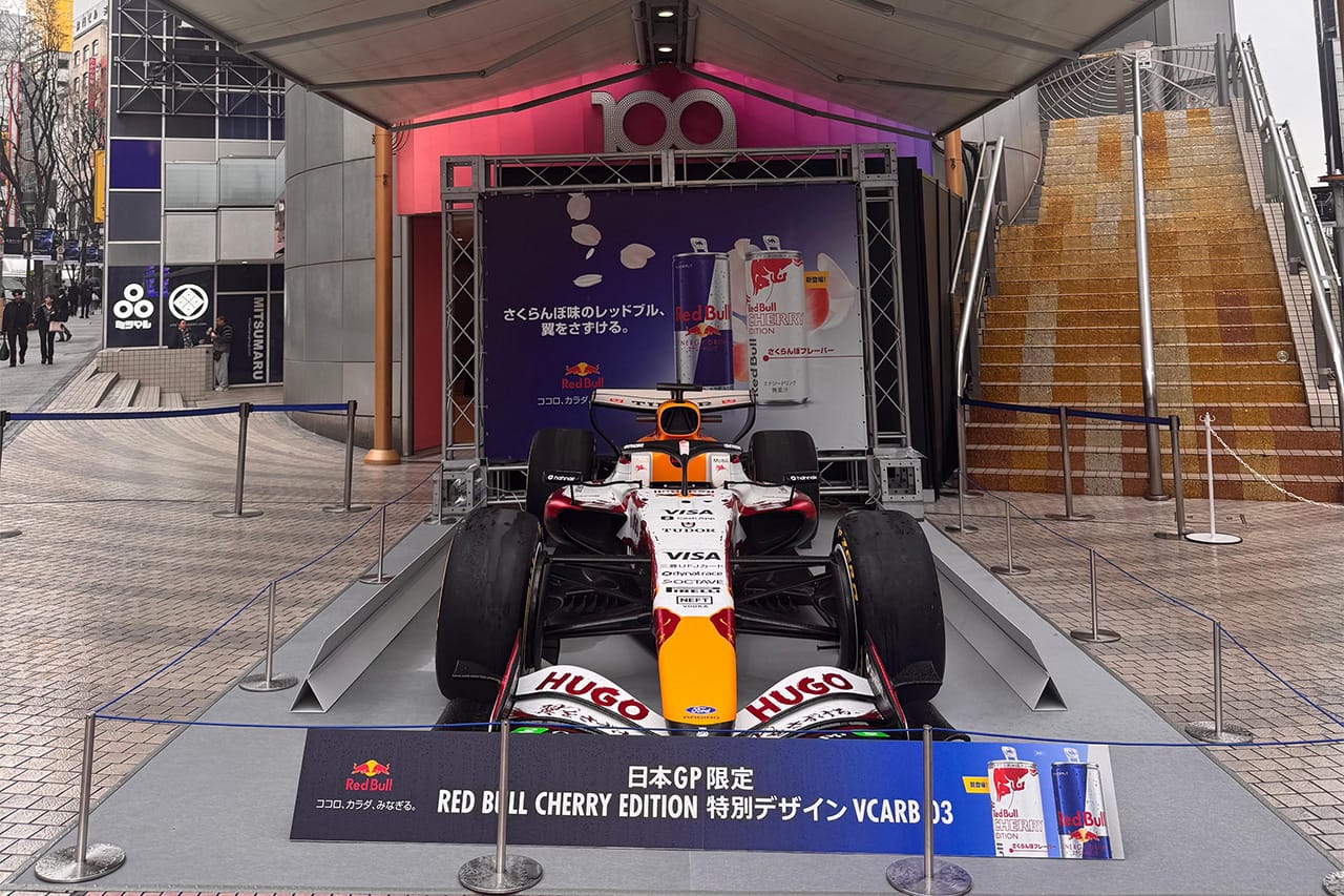 レーシングブルズF1 渋谷109に特別リバリー登場 X投稿キャンペーンも開催