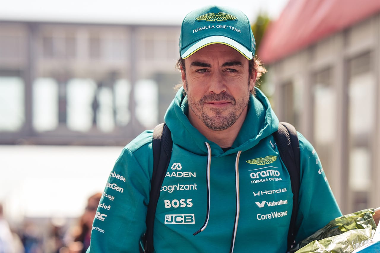 フェルナンド・アロンソに第1子誕生 アストンマーティンF1が鈴鹿で報告