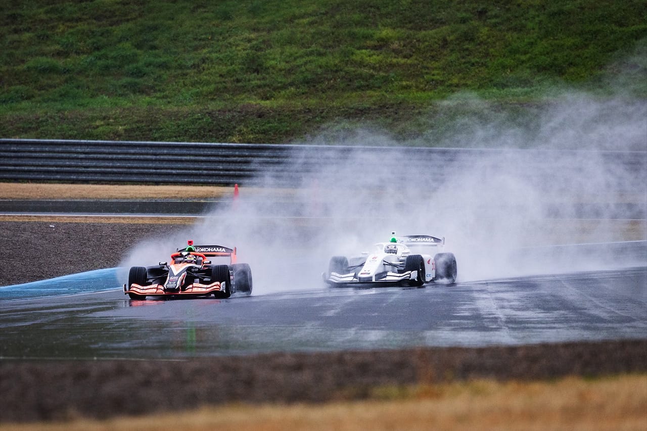 スーパーフォーミュラ 太田格之進 vs 岩佐歩夢