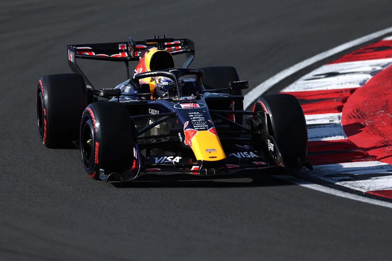 レッドブルF1とエクソンモービル 3年で100配合以上検証 2026年e燃料の全貌