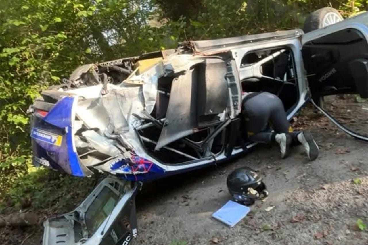 ヨス・フェルスタッペン 大クラッシュ後に無事を報告「屋根から落ちた」