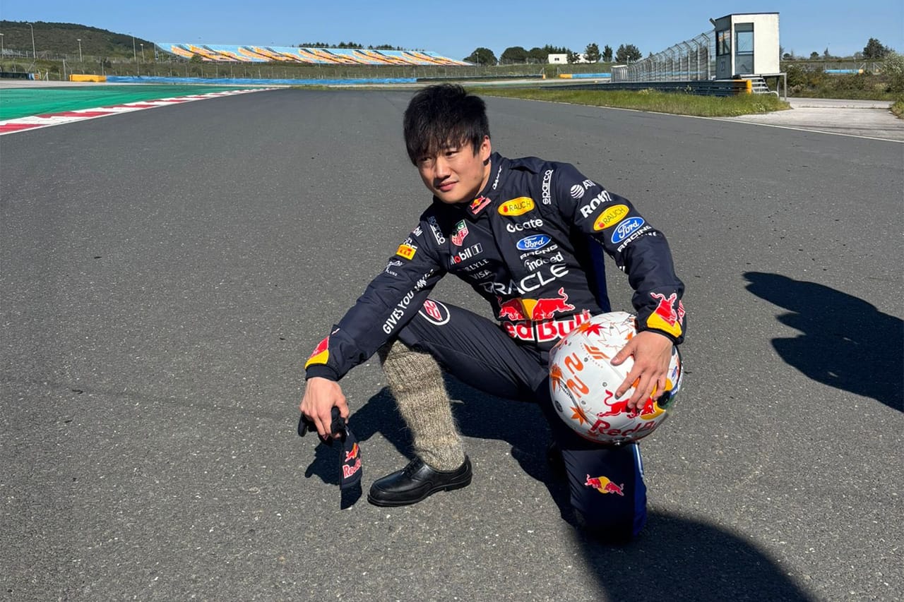 角田裕毅とケイナ F1トルコGPデモ走行のオフショット公開 船上ショットも