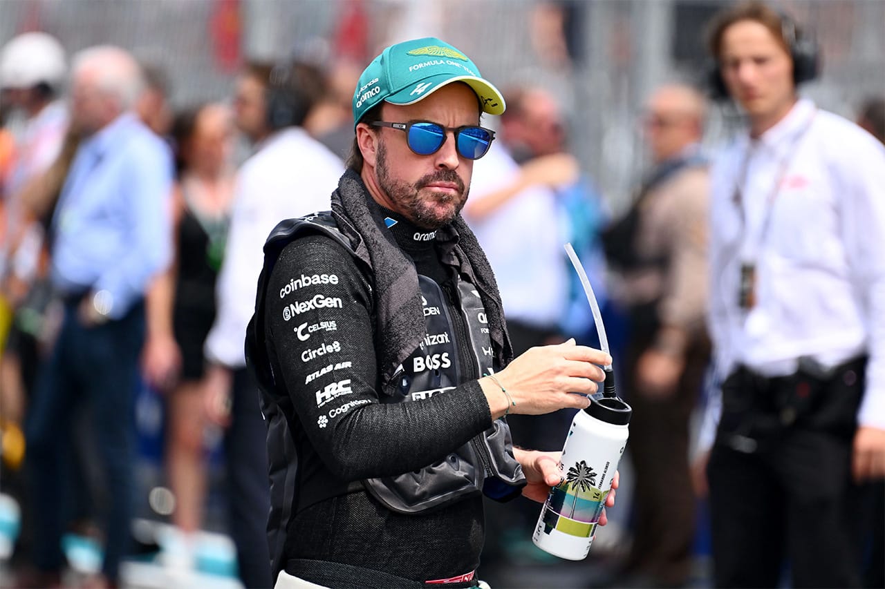 アロンソ アストンマーティンF1の現状に自虐「トップ5ならその日に引退」