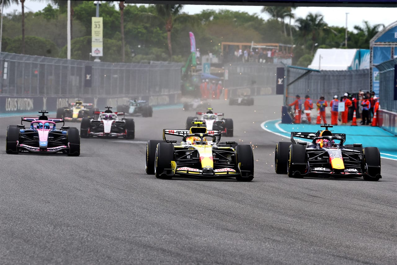リアム・ローソン レッドブルF1の指示に驚き「ポジション返還は不要だと思った」