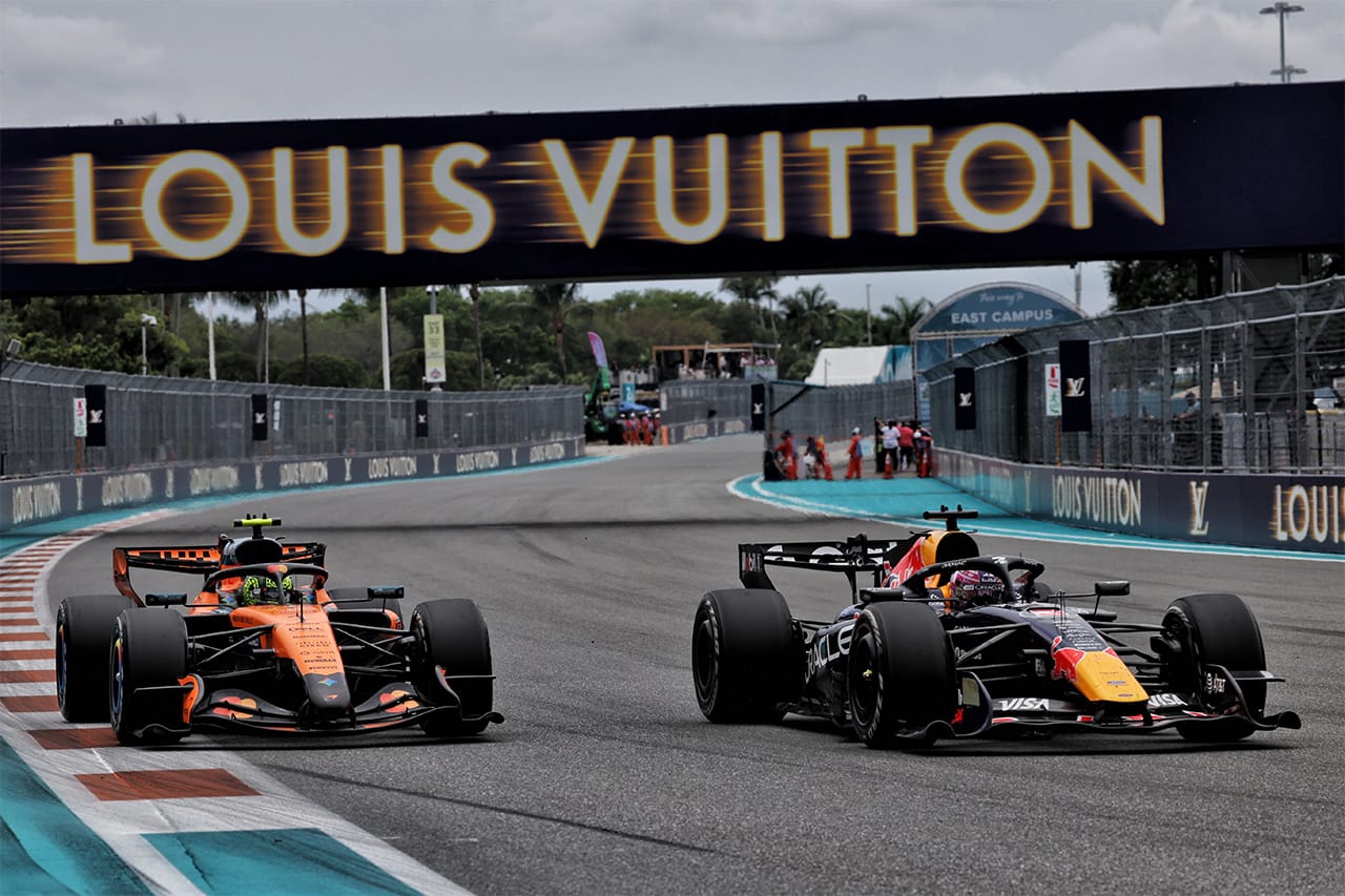 マクラーレンF1 レッドブルRB22の革新サイドポッドに注目「全チームが研究する」