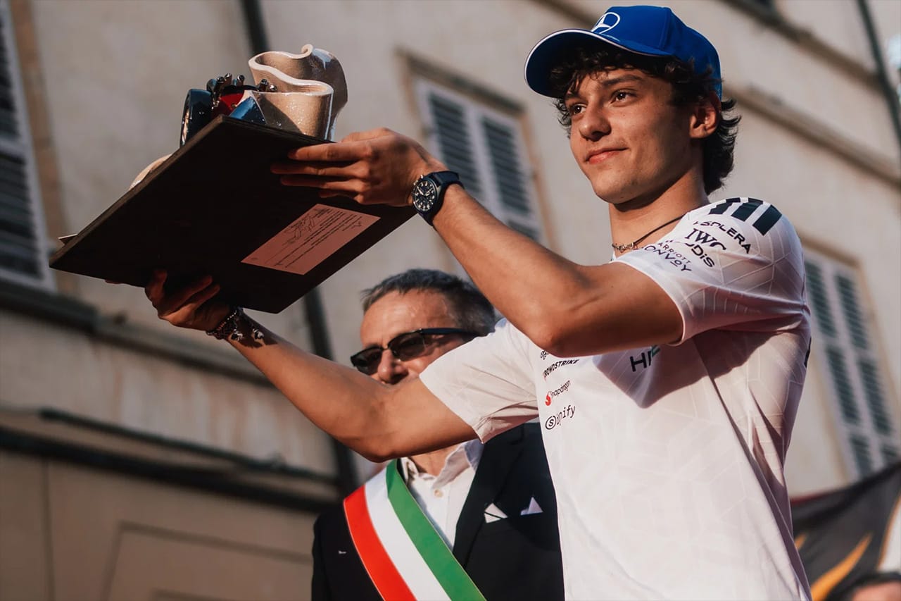 キミ・アントネッリがフェラーリF1移籍説を否定「メルセデスで勝つことが目標」