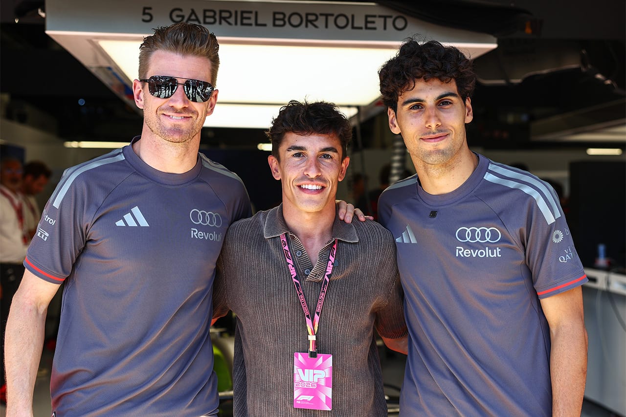 マルク・マルケスがアウディF1を訪問 ボルトレトとヒュルケンベルグが歓迎