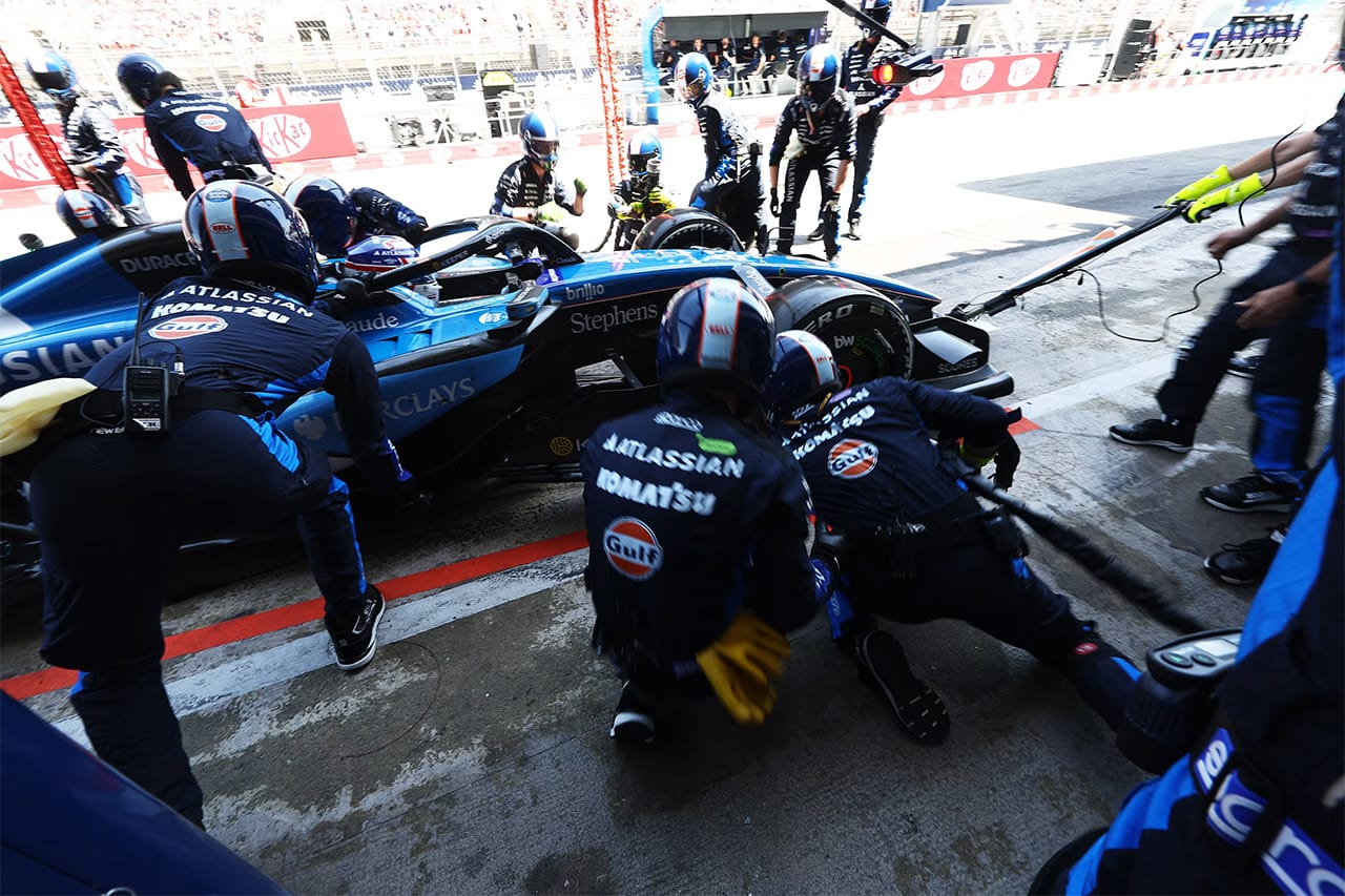 ウィリアムズF1に罰金1万ユーロ アルボンとサインツJr.で手順違反