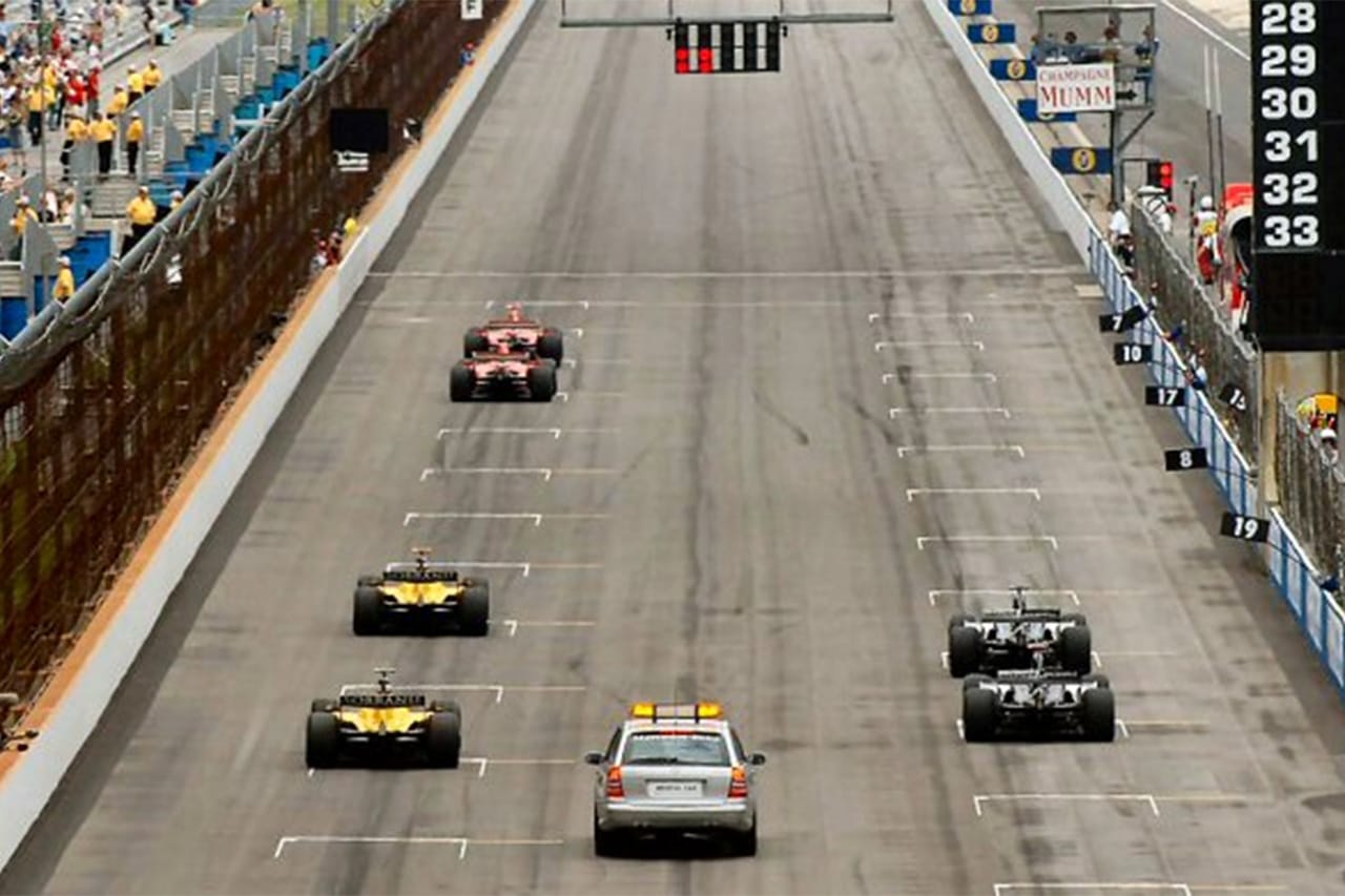 F1史上最悪の茶番劇 インディアナポリスで起きた2005年アメリカGPの悪夢